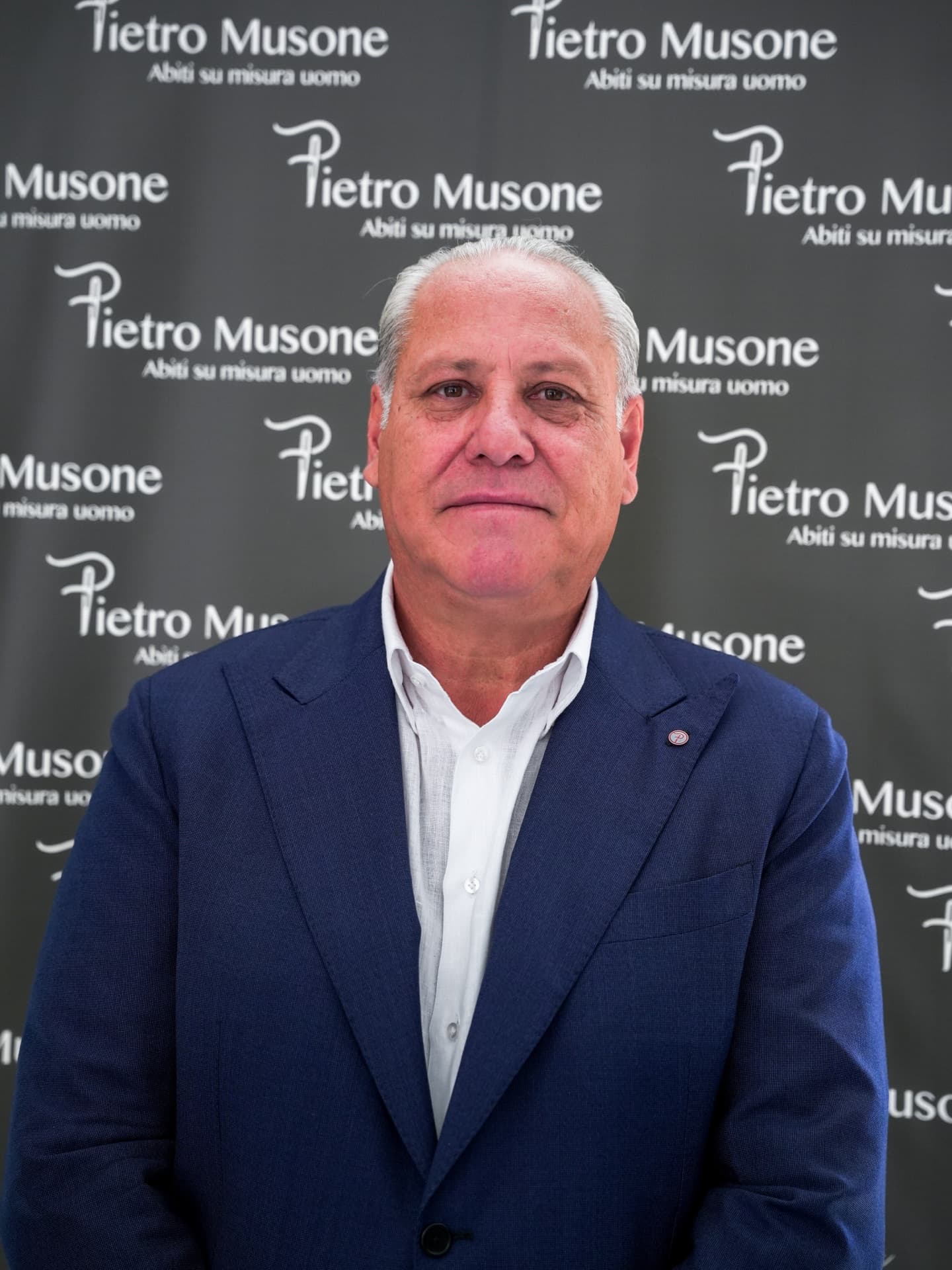 Pietro Musone, fondatore della sartoria, nella sartoria di Marcianise